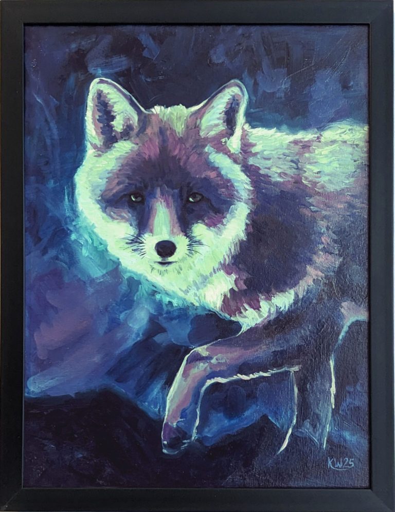 Gemälde eines Fuchses vor einem dunklen Hintergrund in Blau, Pink und Grün. Der Fuchs scheint leicht zu leuchten und hat eine mystische Aura